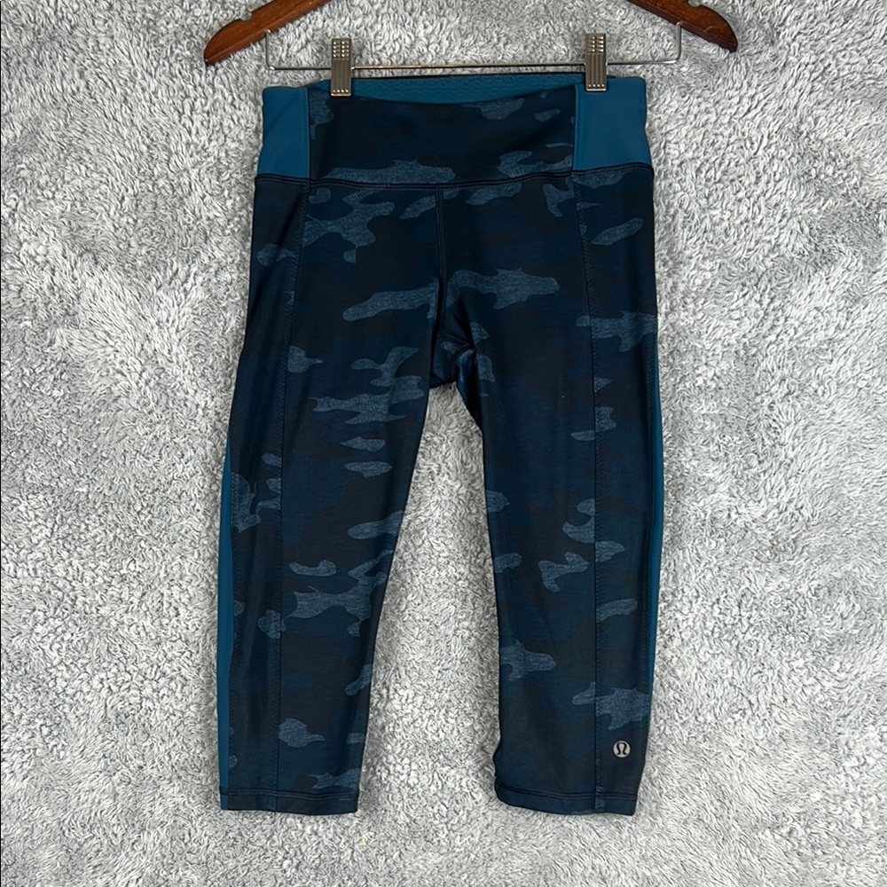 Lululemon Camouflage Cropped Leggings Blue Women’s Size 4